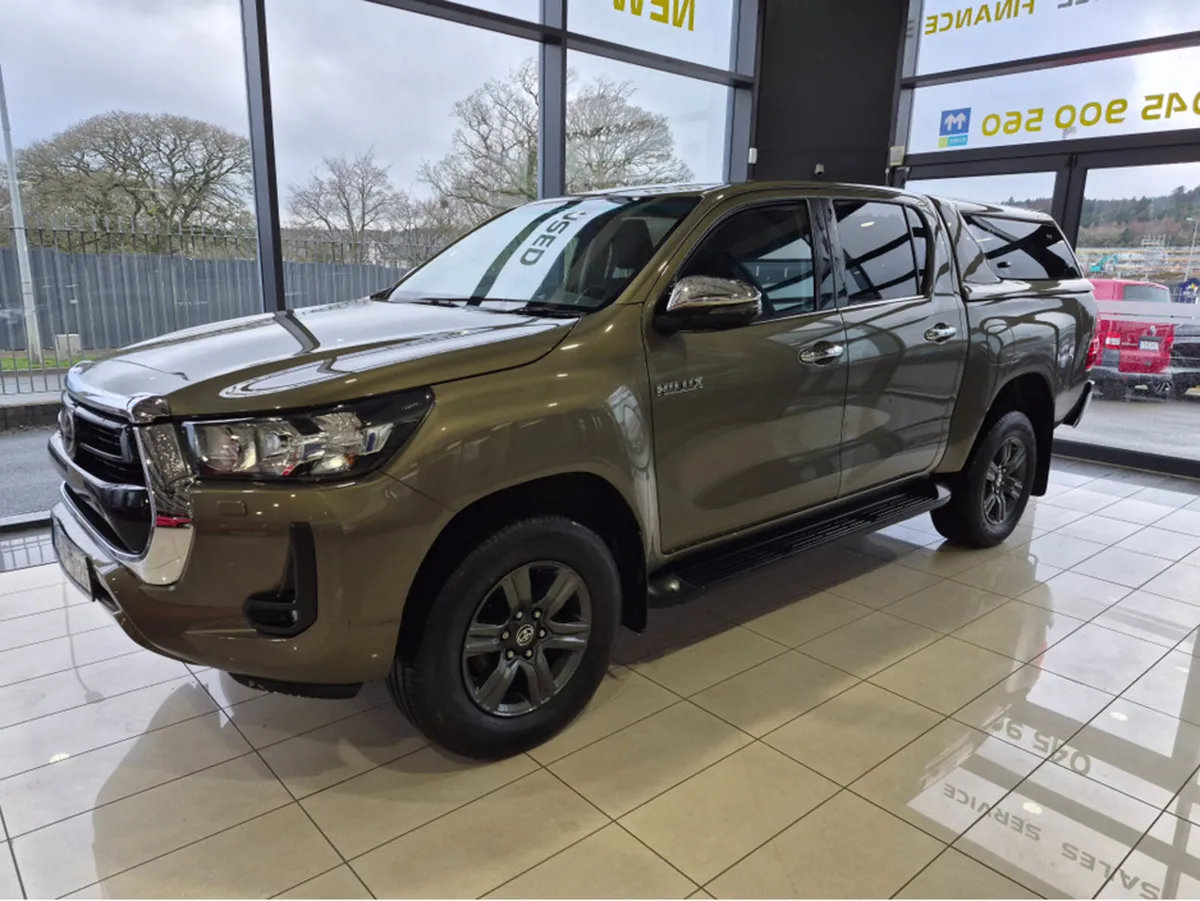 Toyota Hilux 2.4 SR5 DOUBLE CAB 4DR - Image 1