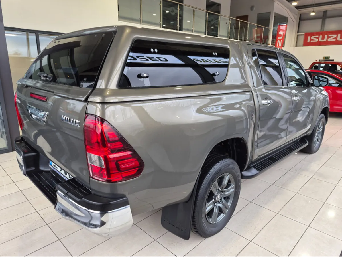 Toyota Hilux 2.4 SR5 DOUBLE CAB 4DR - Image 3