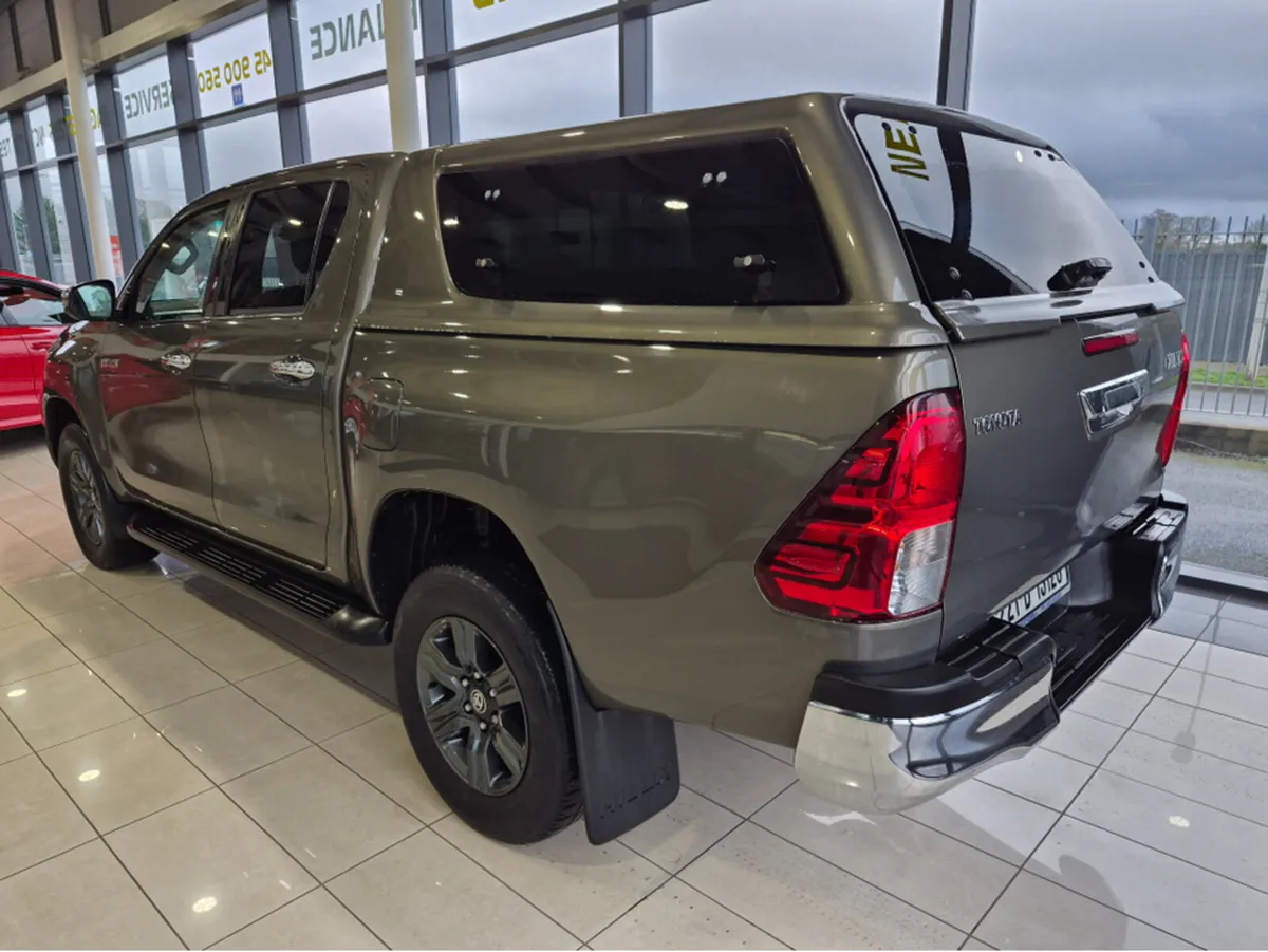 Toyota Hilux 2.4 SR5 DOUBLE CAB 4DR - Image 4