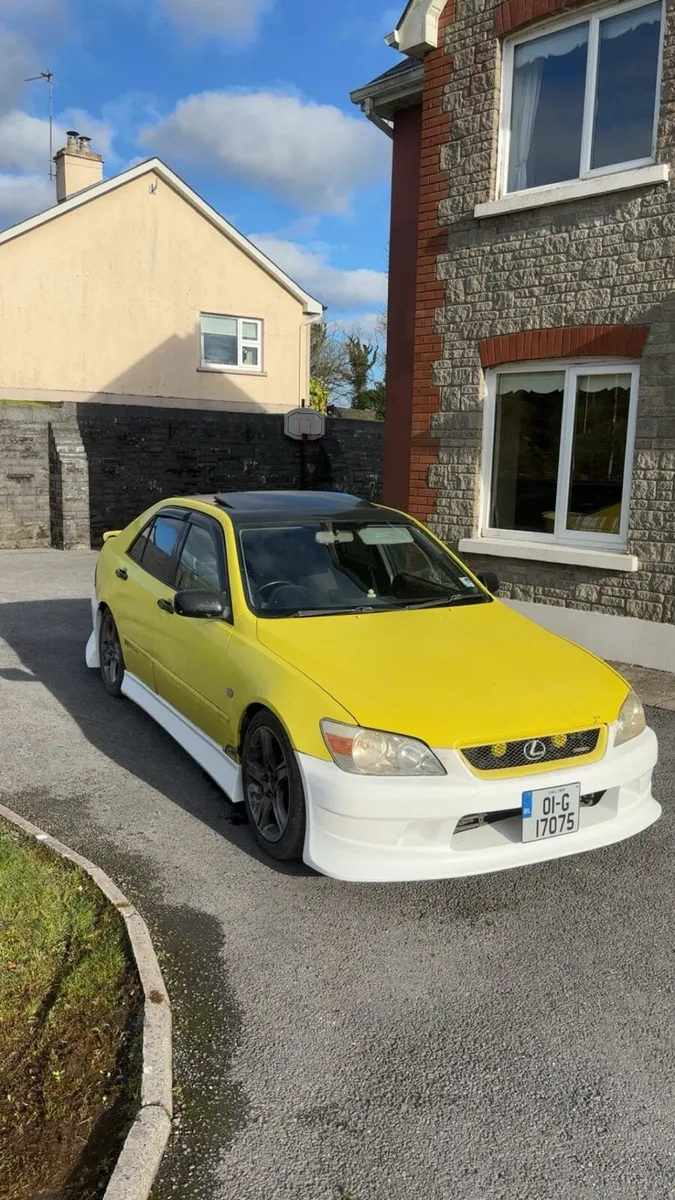 Lexus is200 - Image 1