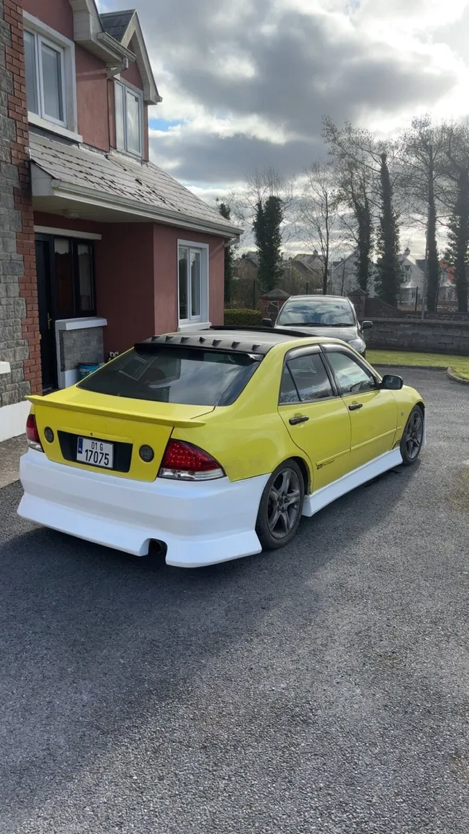 Lexus is200 - Image 2