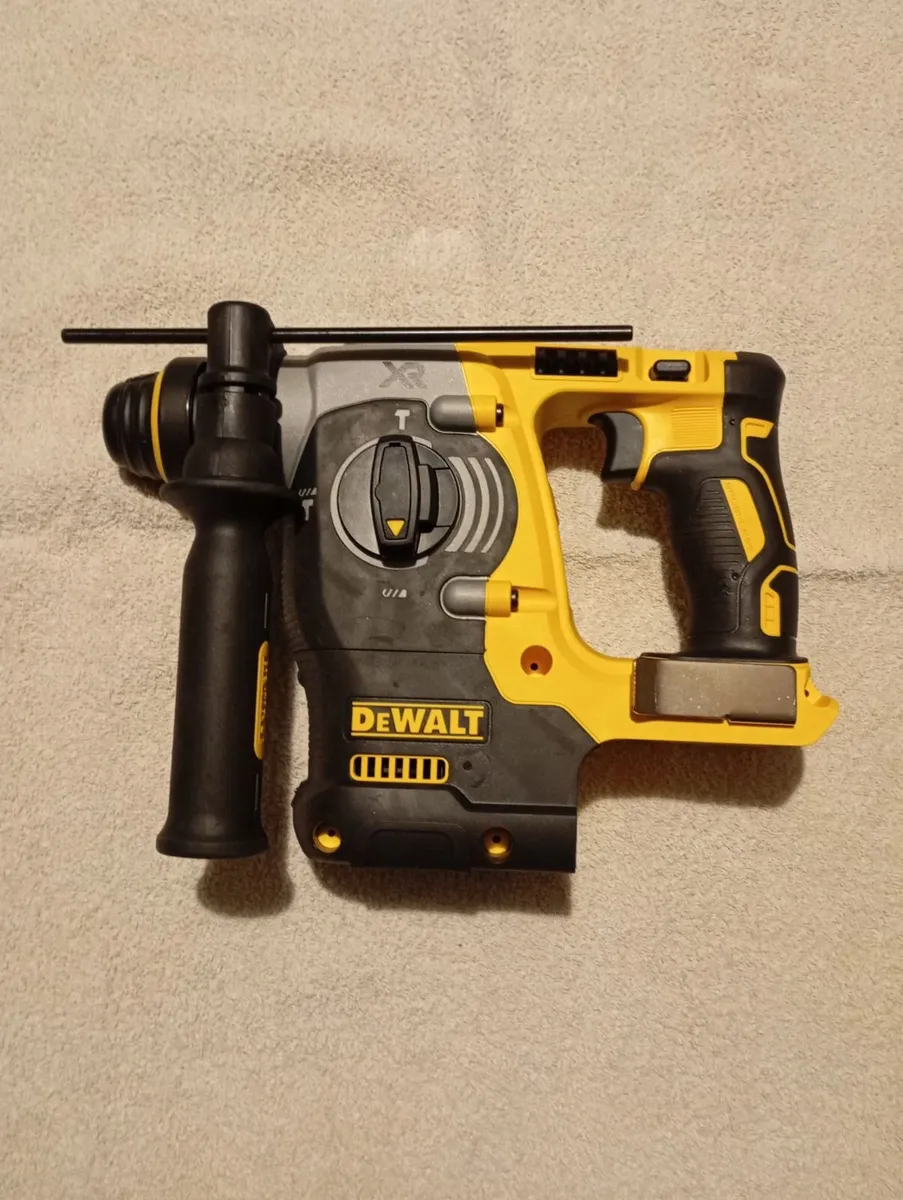 DeWalt dch273 SDS Drill - Image 2