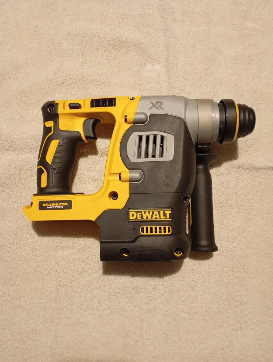 DeWalt dch273 SDS Drill - Image 3