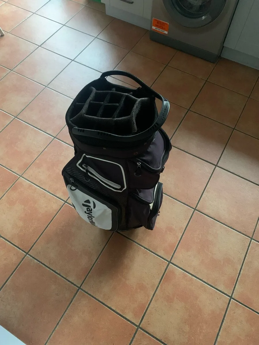 Taylormade golf bag - Image 1