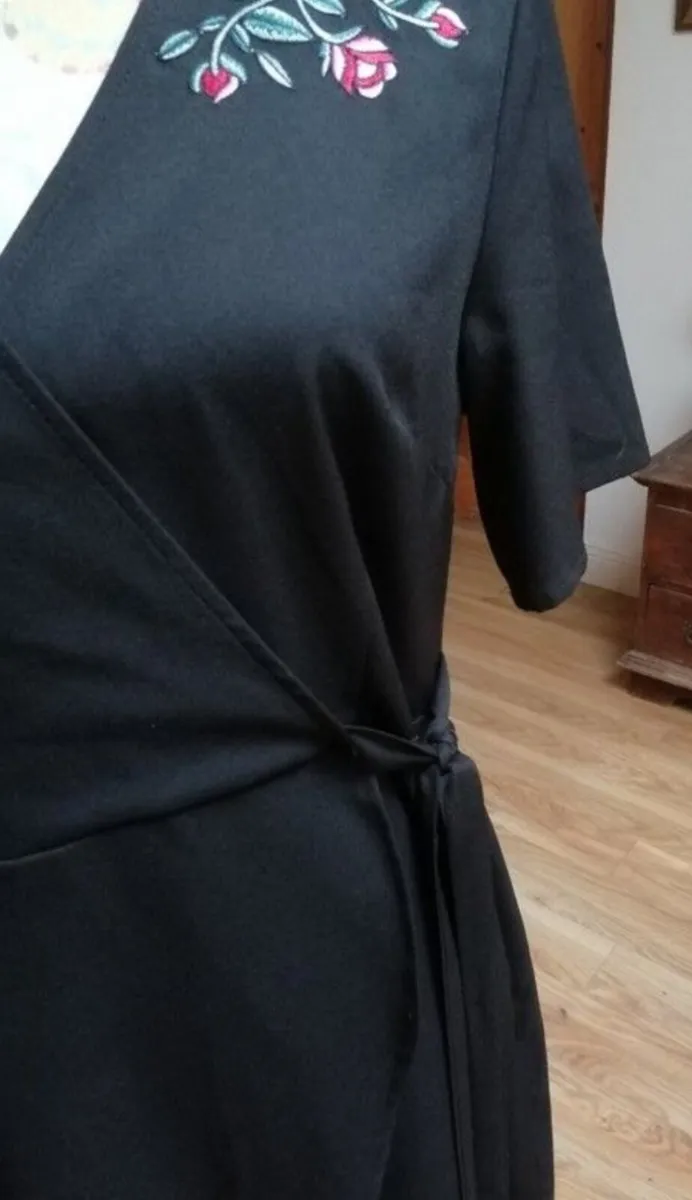 Black Newlook wrapover Dress with flower embroider - Image 4