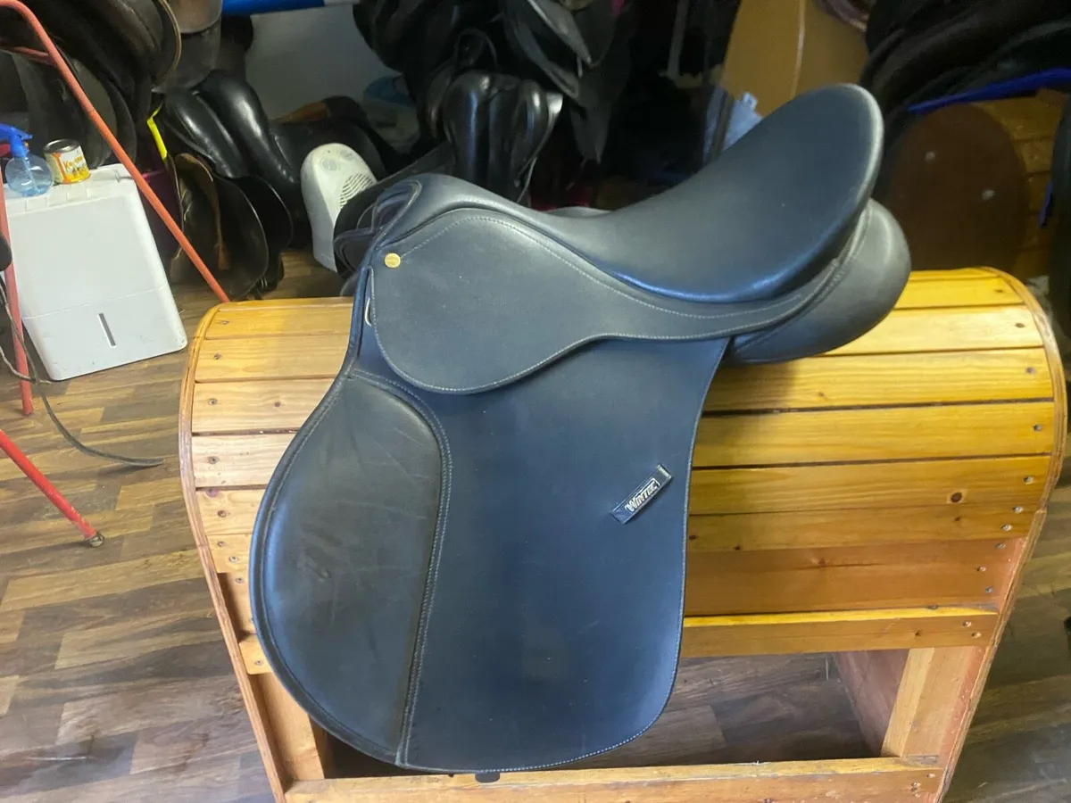 Wintec 16” black adjustable saddle - Image 4