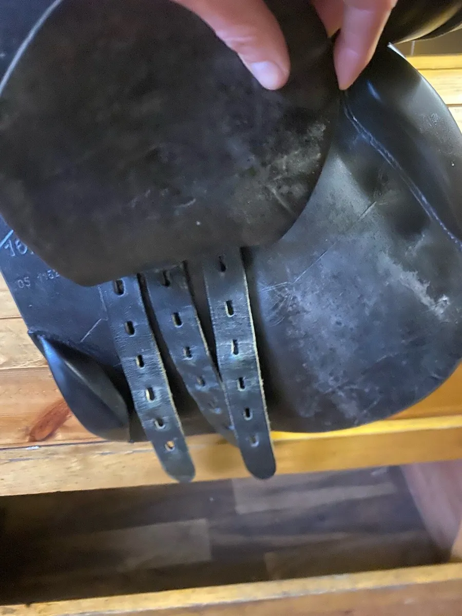 Henri de rival 16.5 black Leather saddle - Image 4