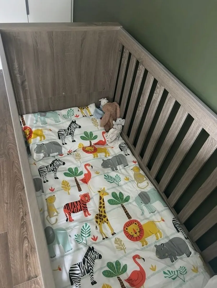 Mamas & Papas Franklin Cotbed + Matching Dresser (Excellent Condition) - Image 2