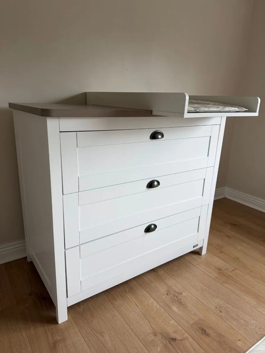 Tutti Bambini Verona Wardrode and Chest Drawers Changer - Image 4