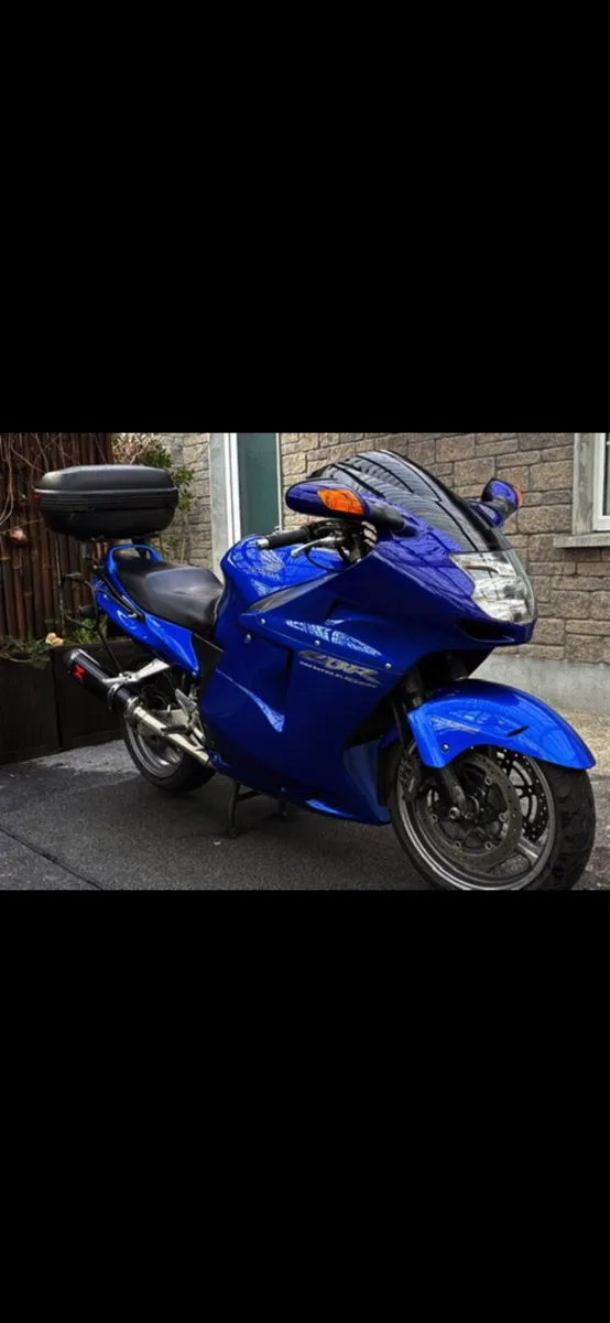 Honda CBR 1100XX Super Blackbird - Image 2