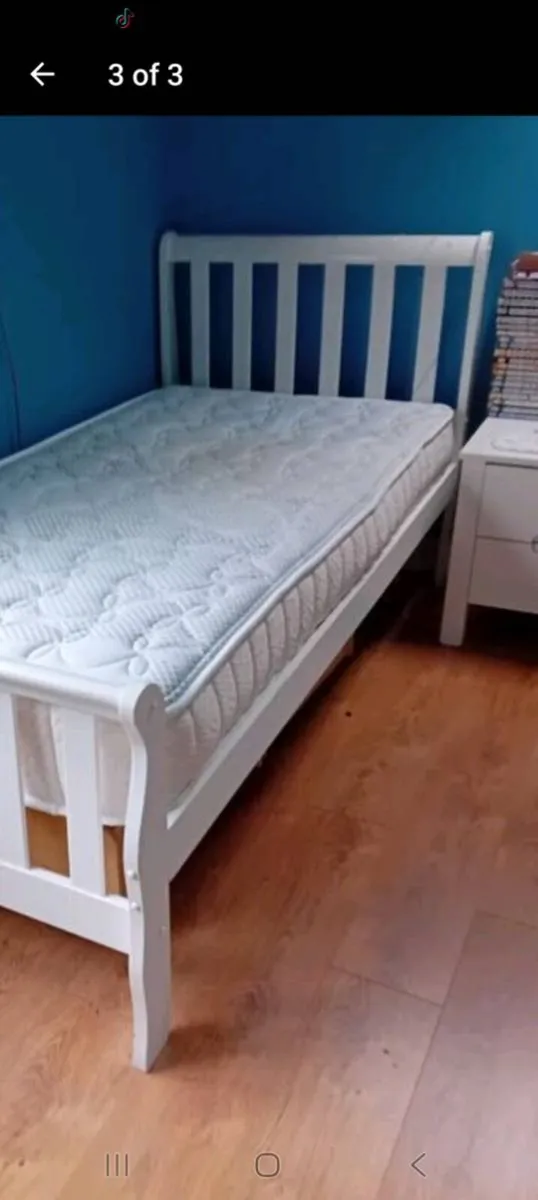 Single bed - Image 1