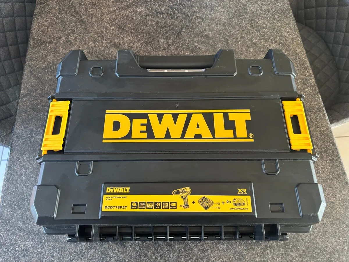 Dewalt 18v xr Combi Drill & Box - Image 2