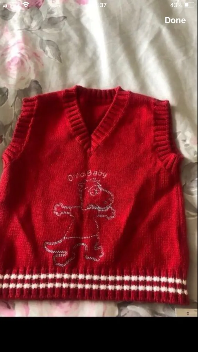 Boys BNWT vest jumper 6/9 mths €5 - Image 2