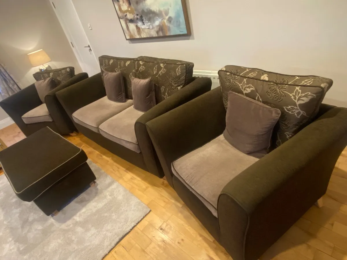 3 piece suite with foot stool - Image 2