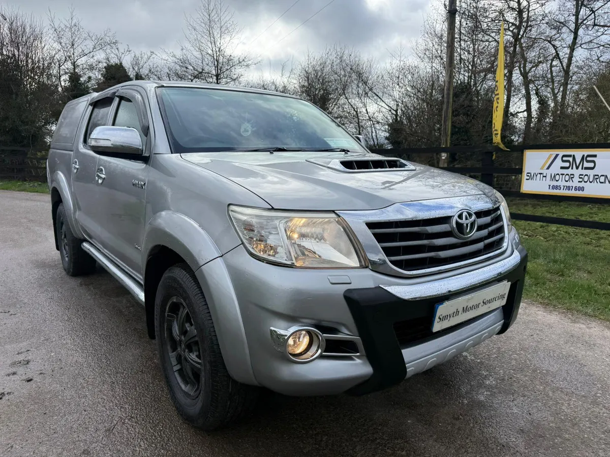152 Toyota Hilux Invincible X Auto  Low Miles***** - Image 2
