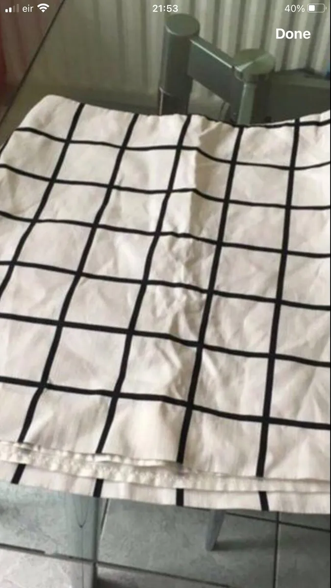 Ladies stunning skirt size 4 €5 - Image 1