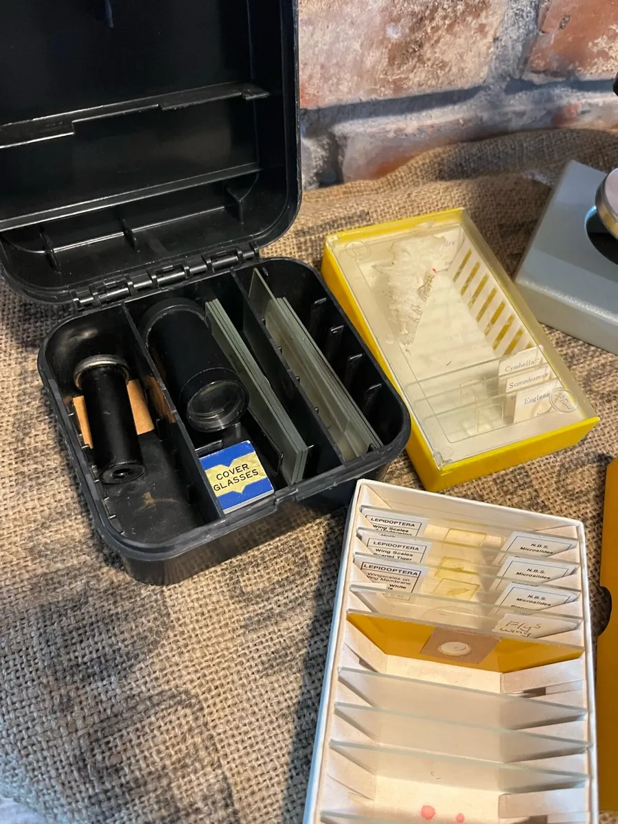 Vintage microscope - Image 3