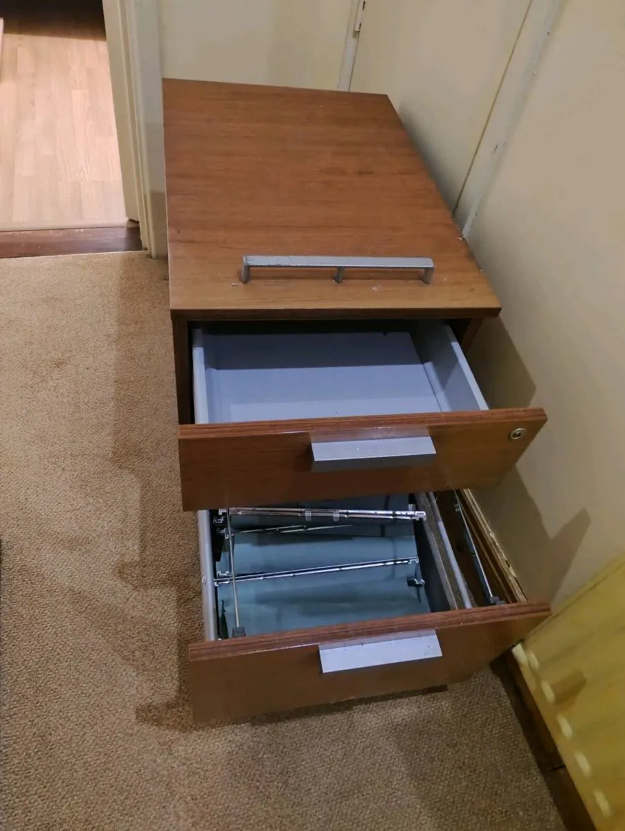 Free Filing cabinet - Image 2
