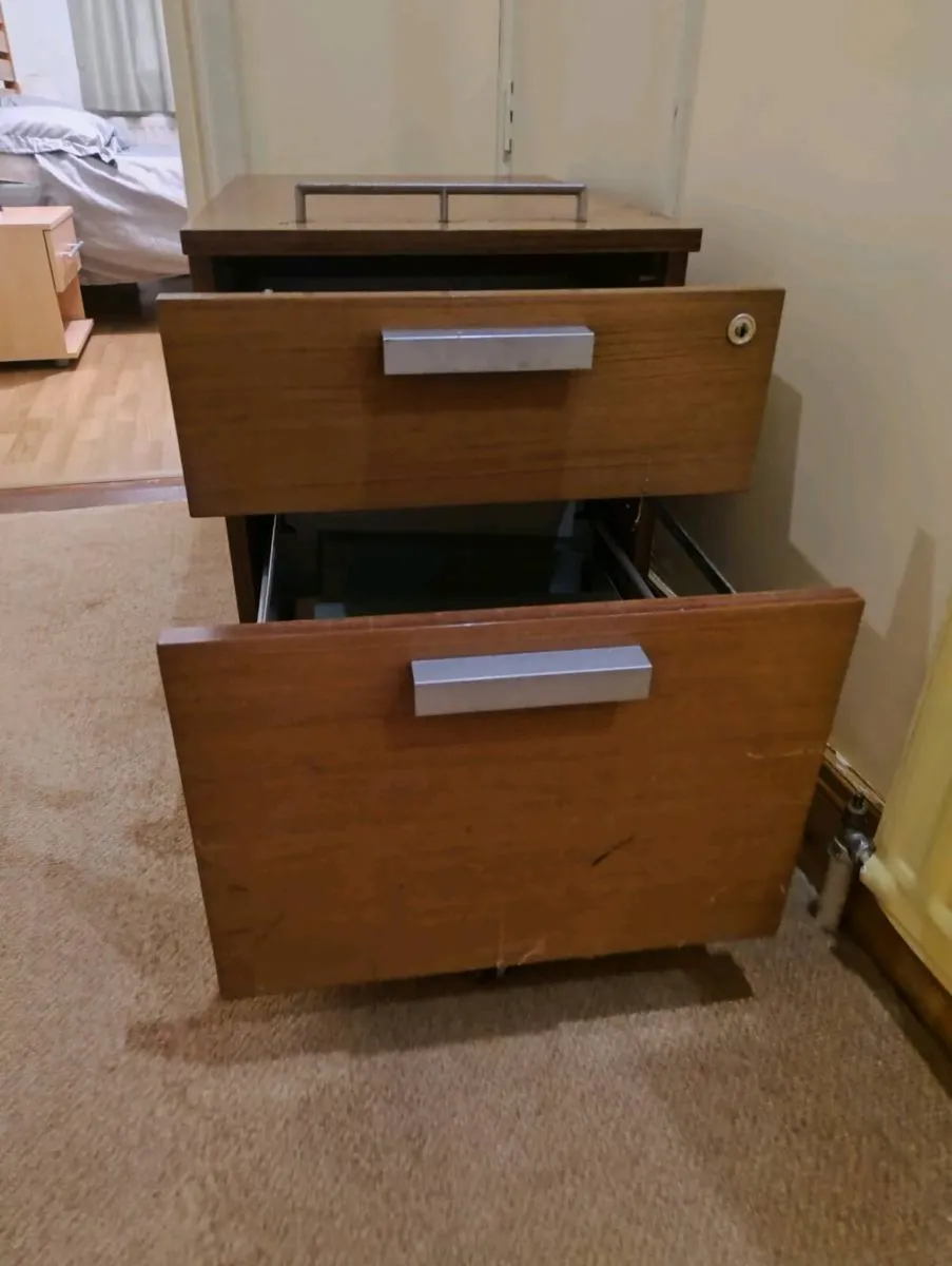 Free Filing cabinet - Image 3