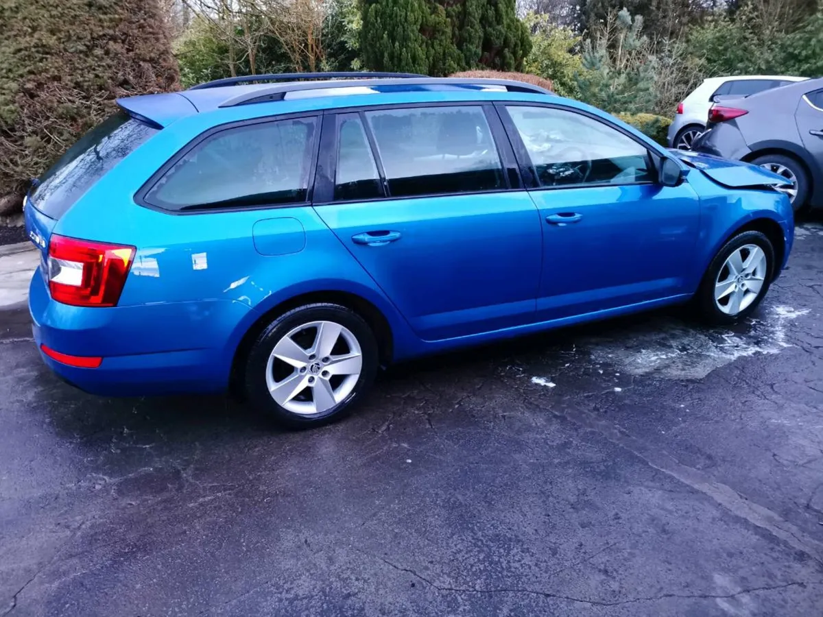 152 Skoda Octavia Estate - Image 2