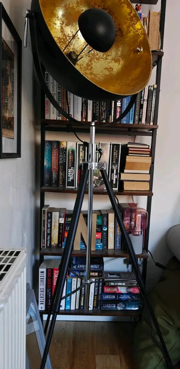 Industrial style gold tripod floor lamp - Image 2
