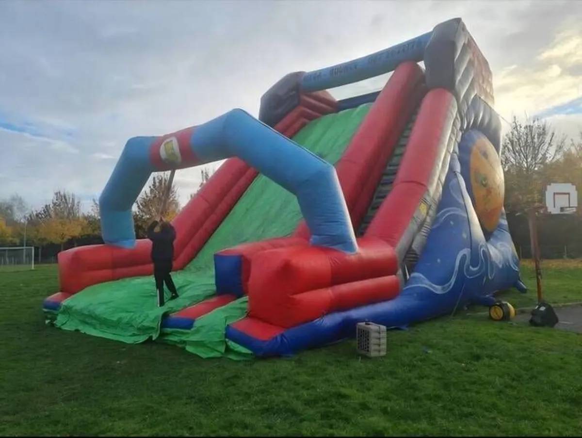 Mega Large Bouncing Castle Slide 26ft tall - Image 2