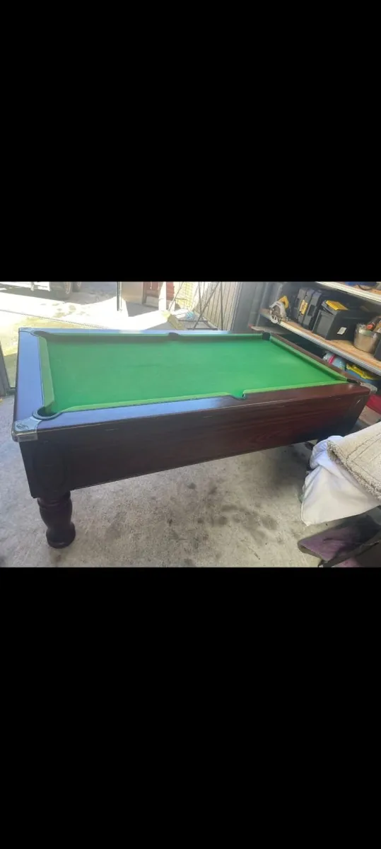 Pool table - Image 1