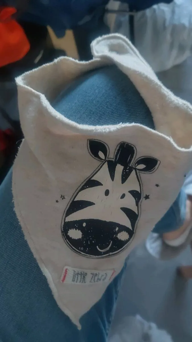 Zebra baby scarf like new - Image 2