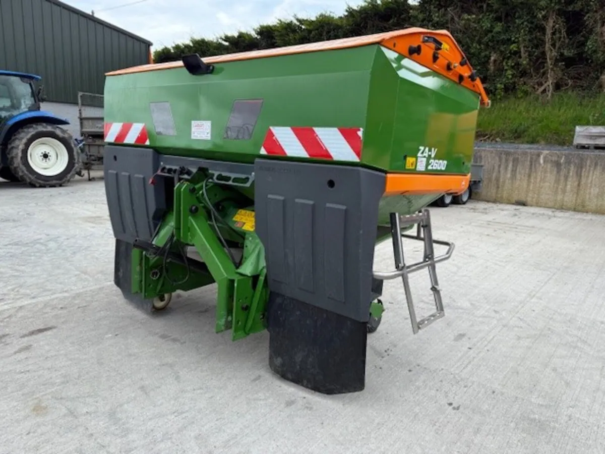 Used Amazone ZAV 2600 Profis  Isobus  Spreader - Image 3