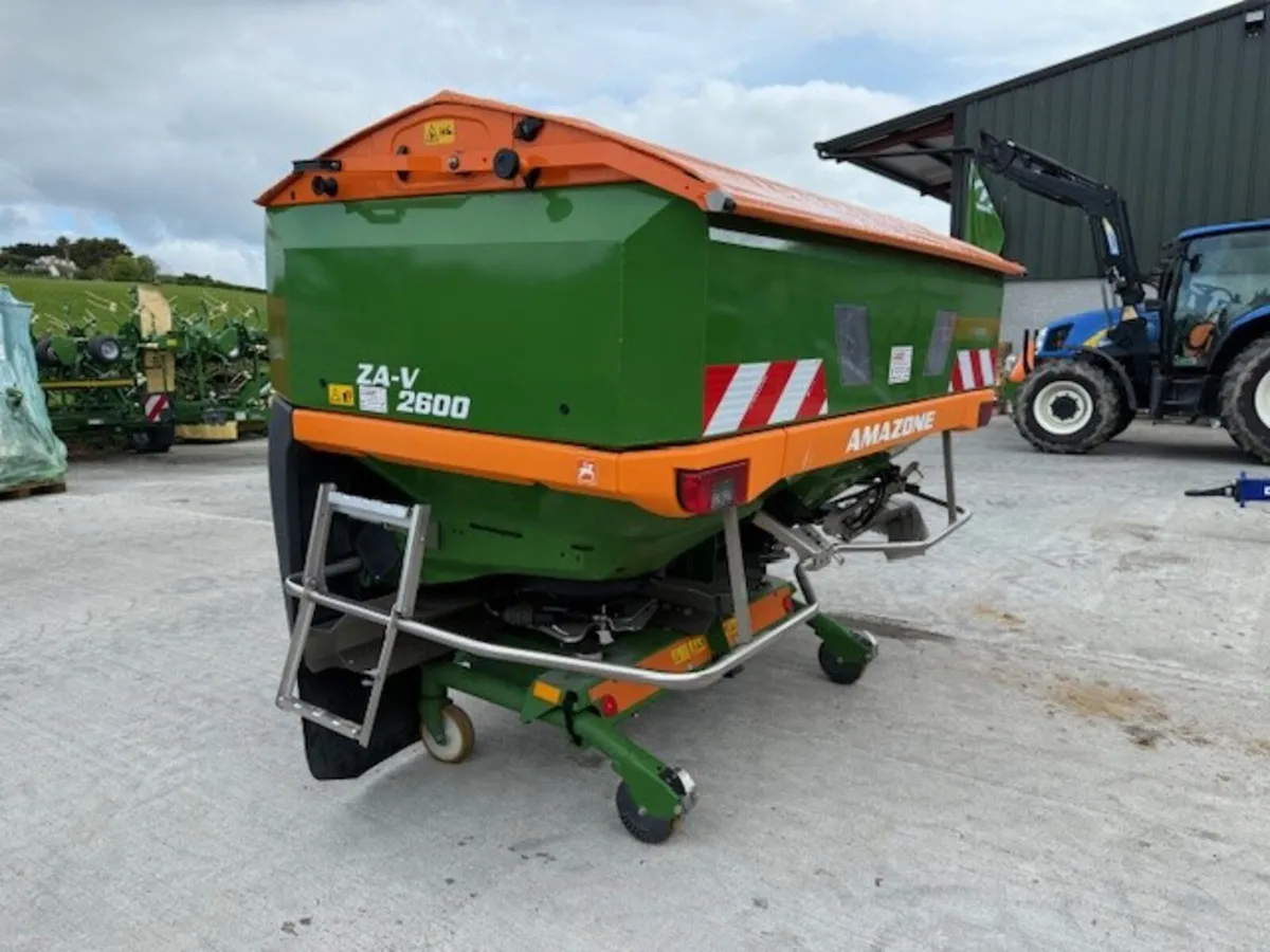 Used Amazone ZAV 2600 Profis  Isobus  Spreader - Image 2
