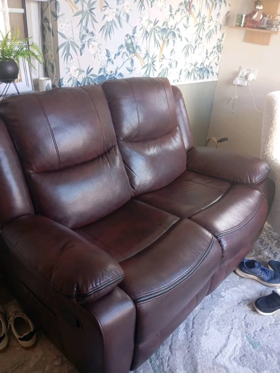 Leather suite - Image 1