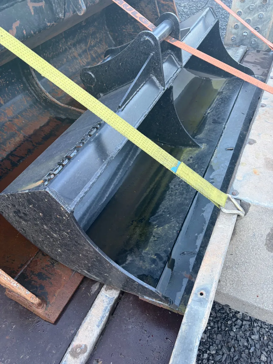 Unused Mc Cleary 5ft 50mm pin grading bucket - Image 1