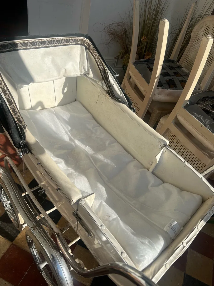 Pram - Image 1