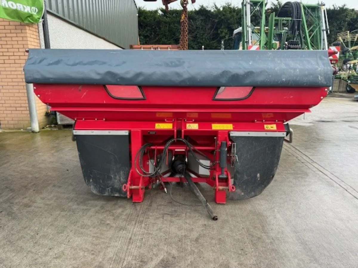Used 2 Ton Tulip Centerliner Fertiliser Spreader - Image 2