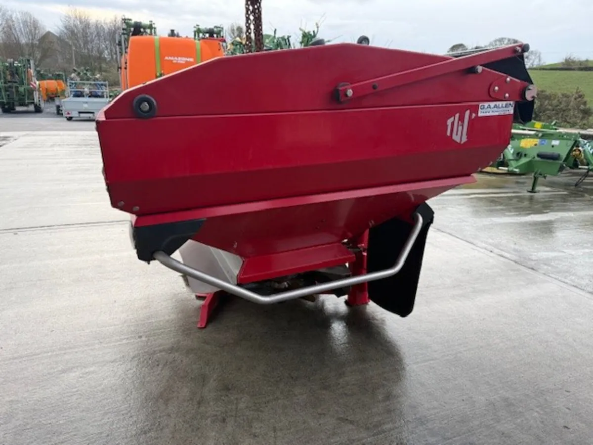 Used 2 Ton Tulip Centerliner Fertiliser Spreader - Image 3
