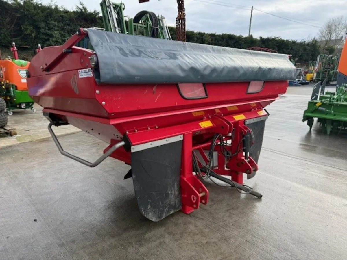 Used 2 Ton Tulip Centerliner Fertiliser Spreader - Image 4