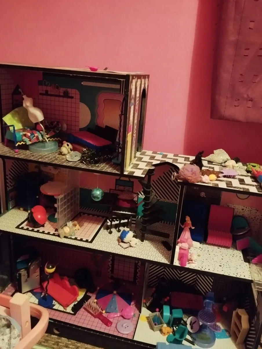 Doll house - Image 1