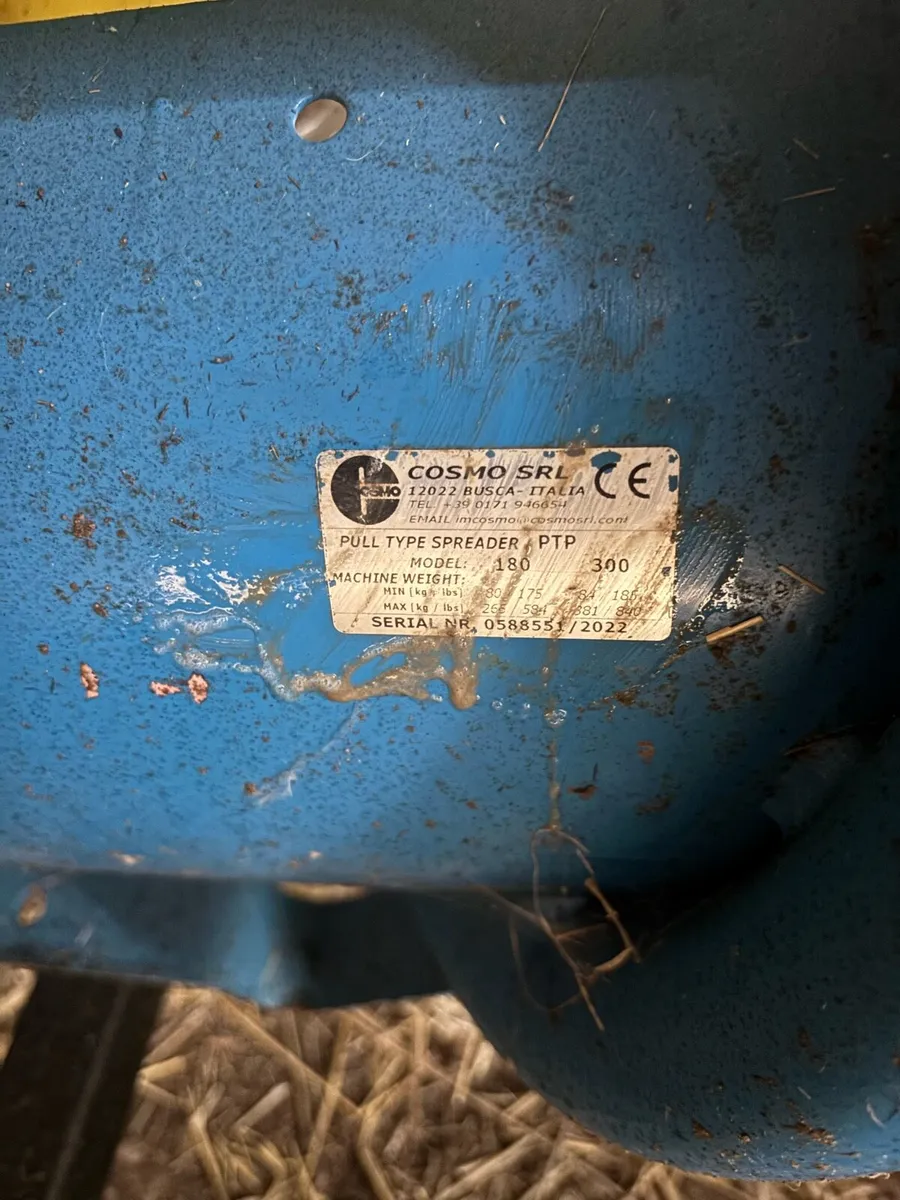 Fleming fertiliser spreader - tow behind - Image 4