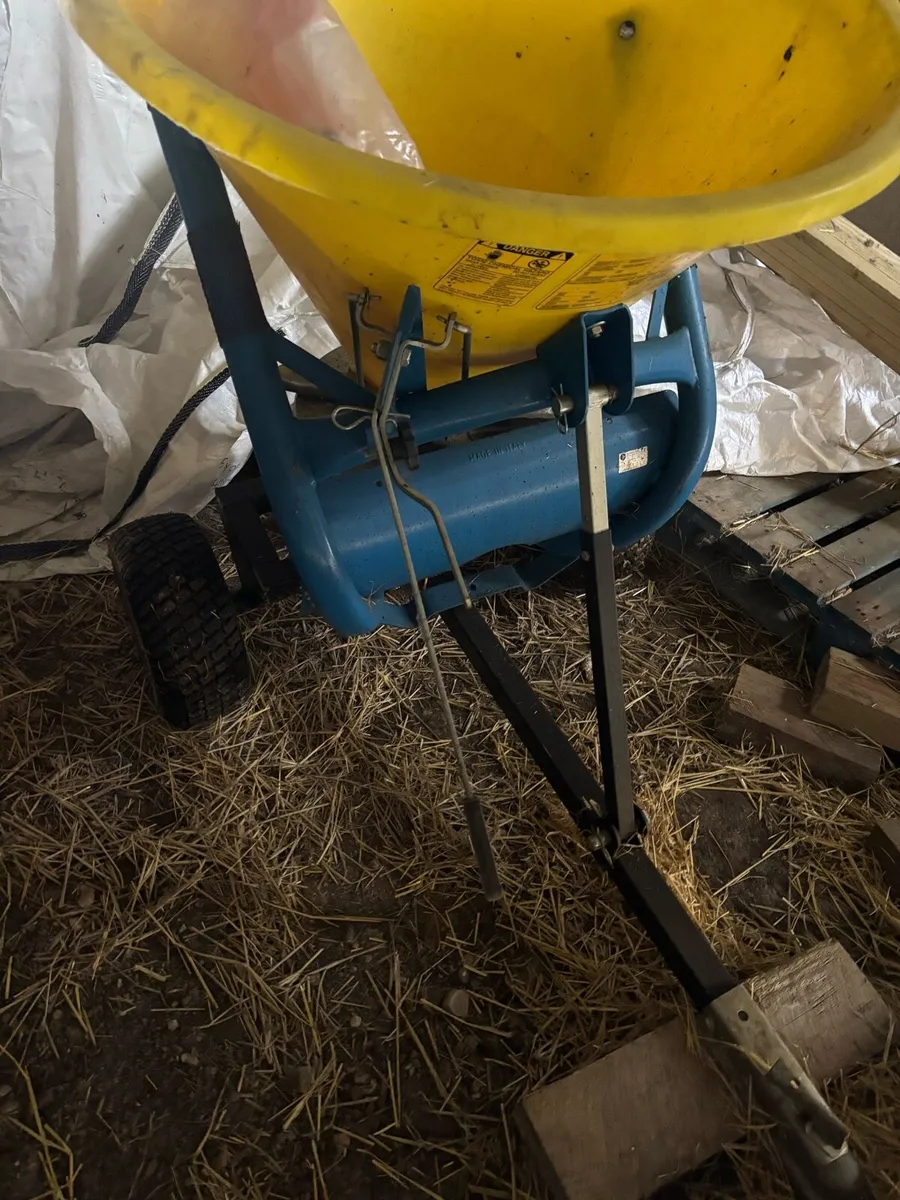 Fleming fertiliser spreader - tow behind - Image 3