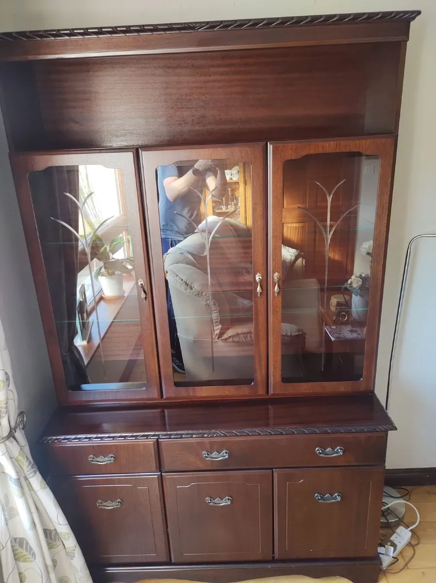 Rossmore mahogany unit with glass doors - Image 2