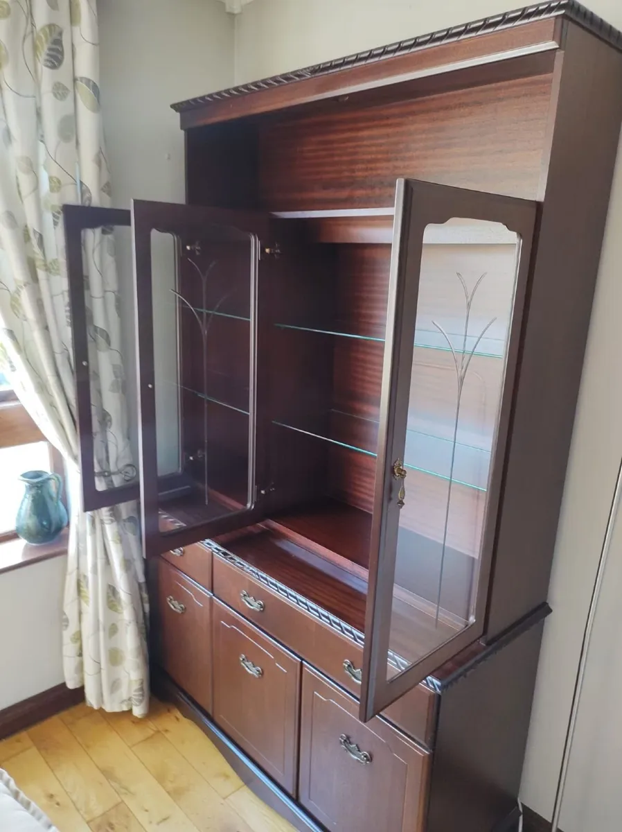 Rossmore mahogany unit with glass doors - Image 1