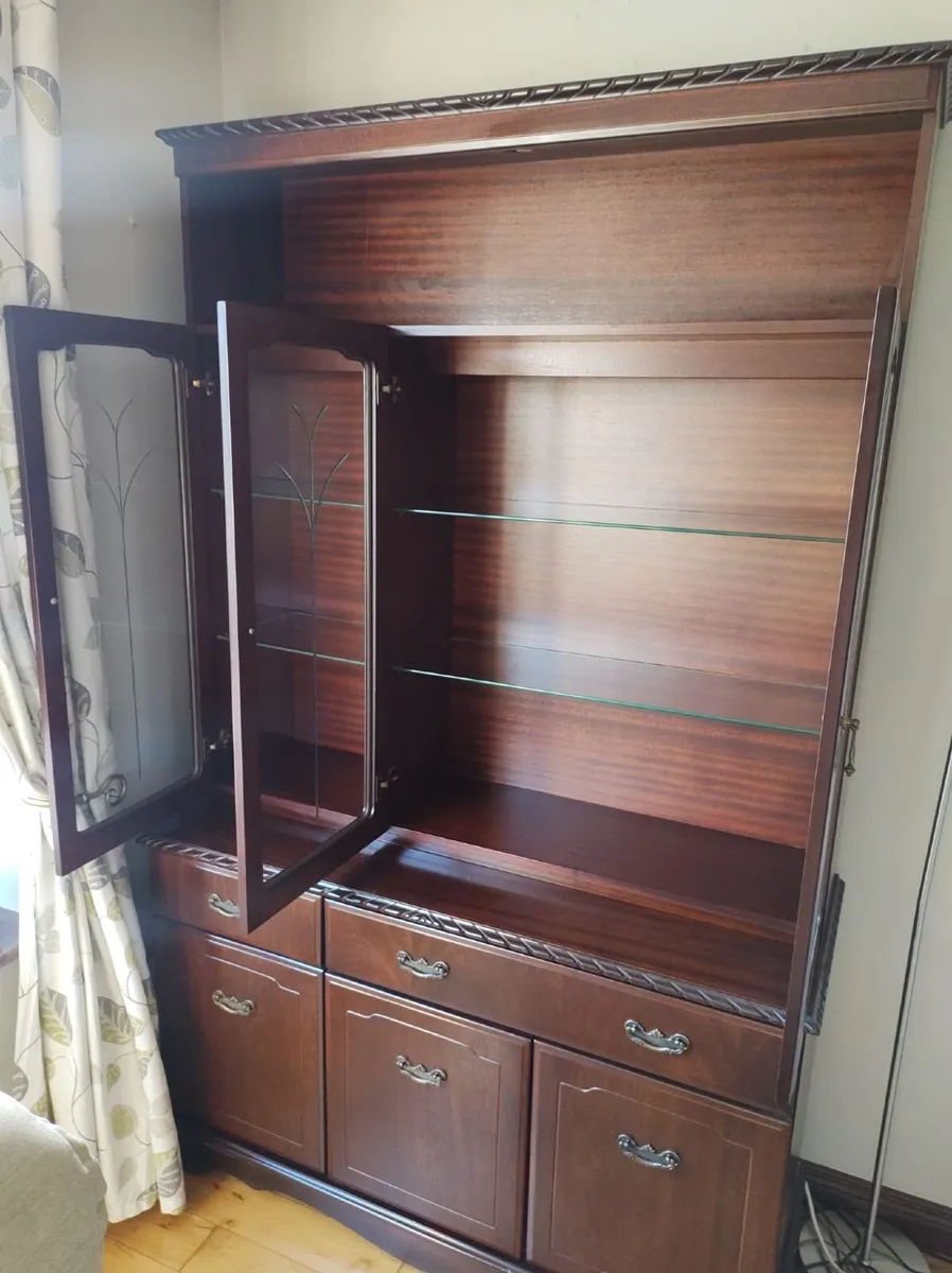Rossmore mahogany unit with glass doors - Image 3