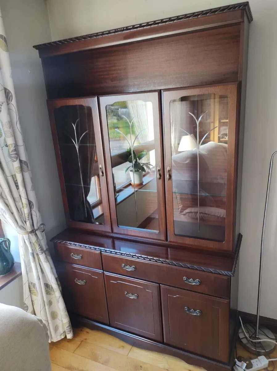 Rossmore mahogany unit with glass doors - Image 4