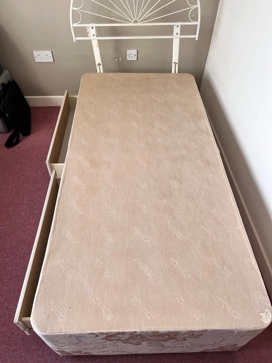 Single bed - Image 1