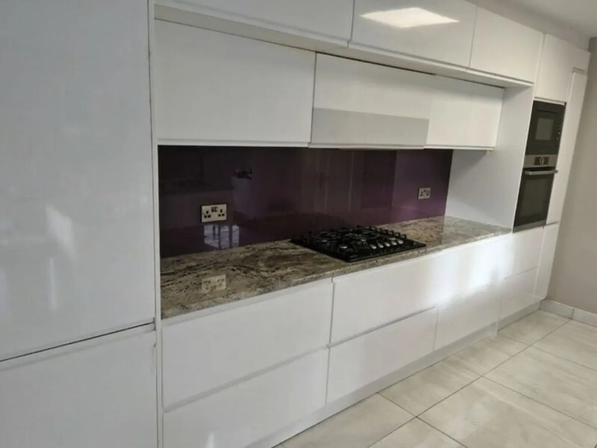 Kitchen with island and granite counter top - Image 2
