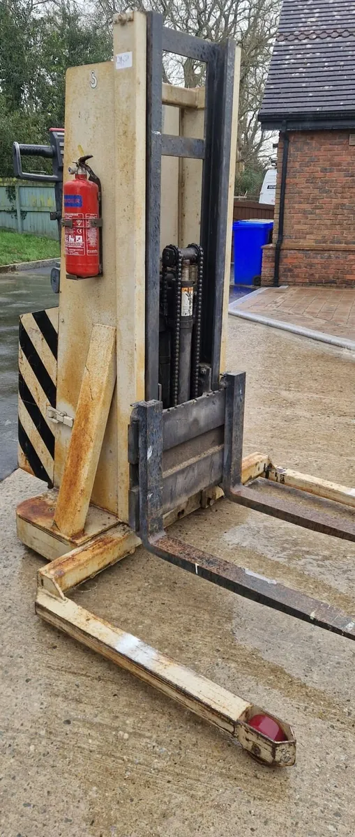 Pallet Stacker - Image 4