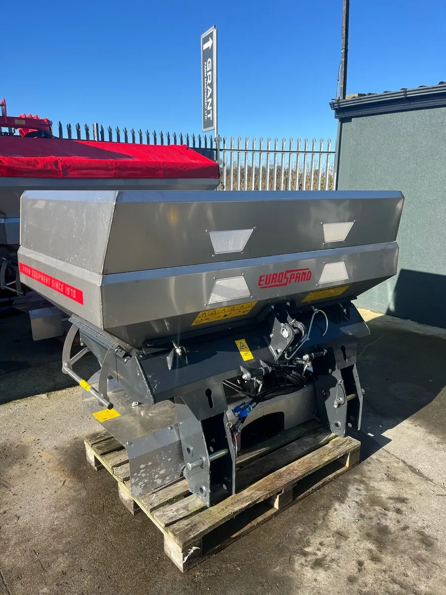 Cavallo twin disc fertiliser spreader 1400kg - Image 1