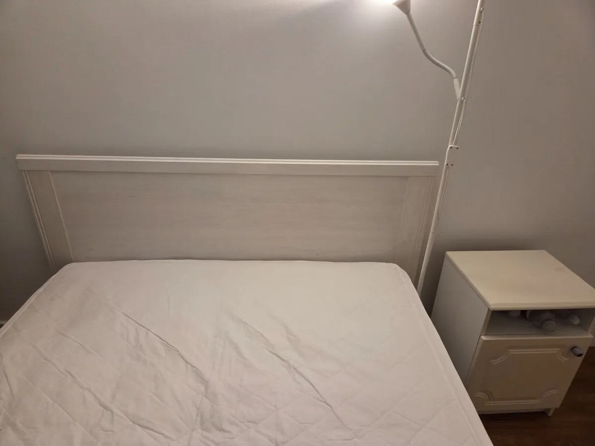 Double bed - Image 1