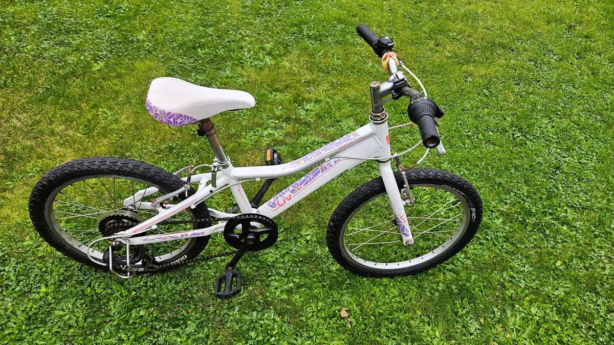 GIANT LIV 20" KIDS BIKE - Image 1