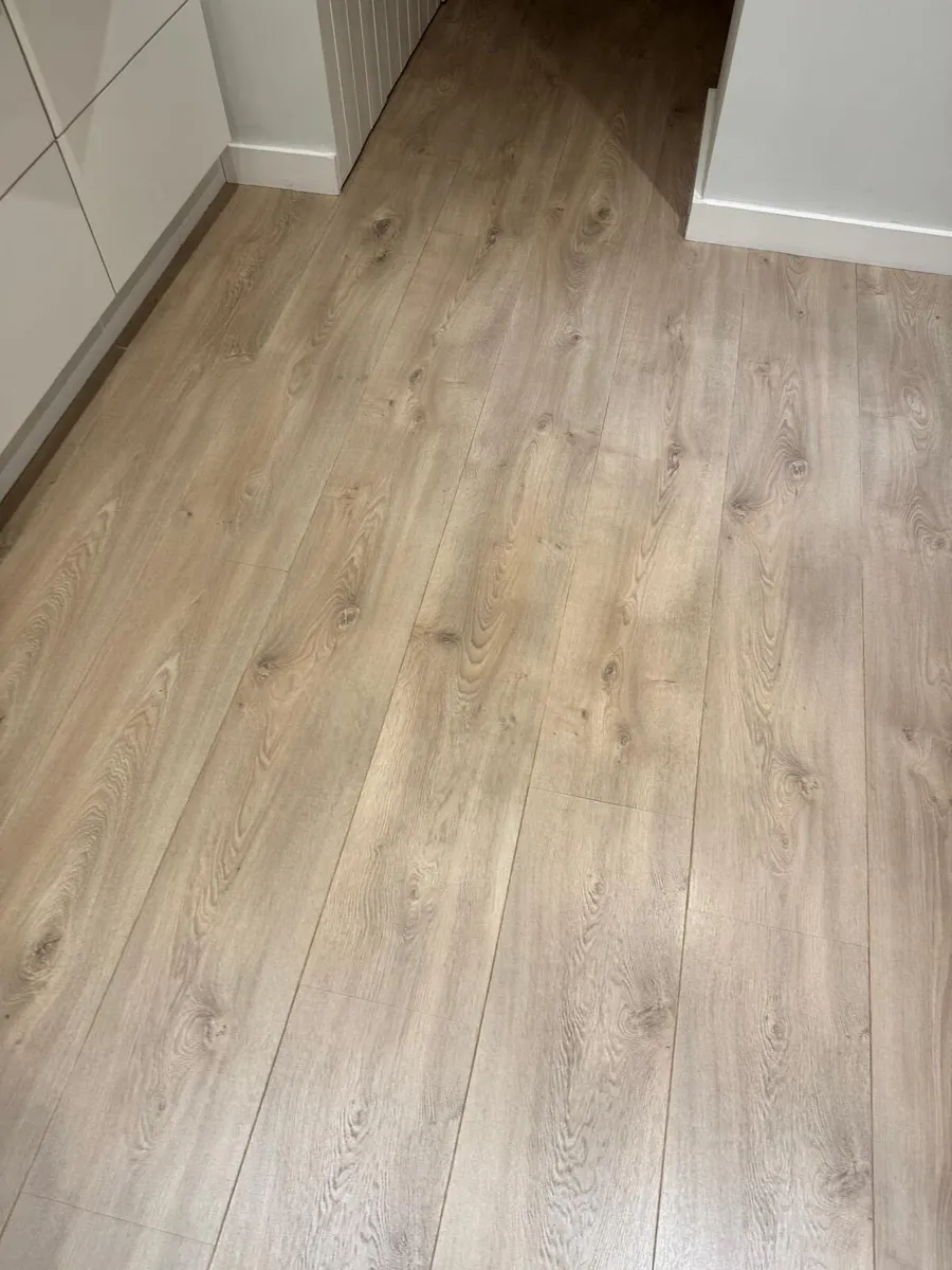 Laminate wood flooring - Image 3